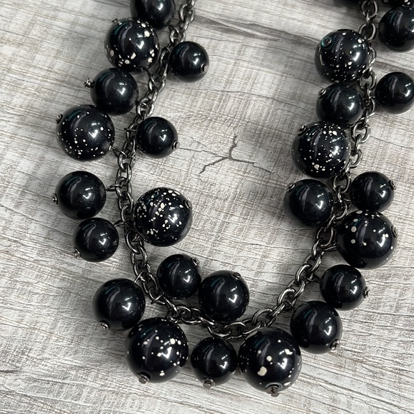 Chunky black cream speckled beaded choker dark charcoal gray chain - Picture 2 of 3